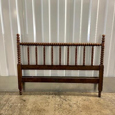Antique Full/Double Jenny Lind Spindal Style Bed
