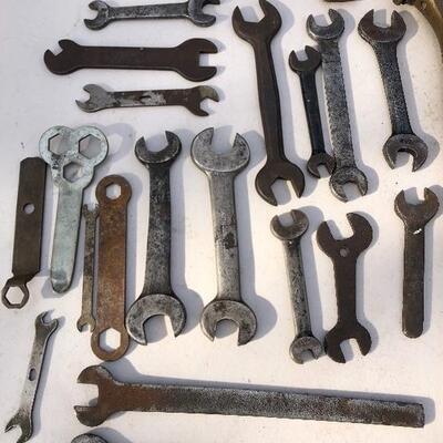 Lot 64 G: Assorted Vintage Wrench Lot
