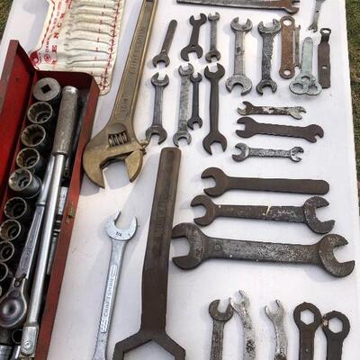 Lot 64 G: Assorted Vintage Wrench Lot