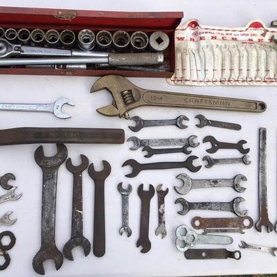 Lot 64 G: Assorted Vintage Wrench Lot