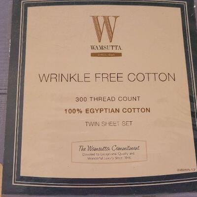 Lot 175: New Wrinkle Free Egyptian Cotton Twin Sheet Set 