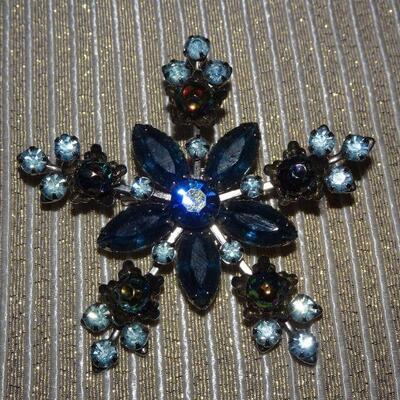 Beautiful Blue Star Rhinestone Brooch 