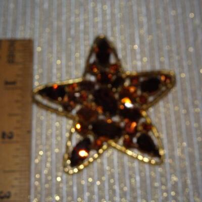 Gold Tone Amber Colored Rhinestone Brooch Pin 