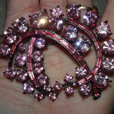 Silver Tone Pretty in Pink Swirl Rhinestone Brooch Pin 