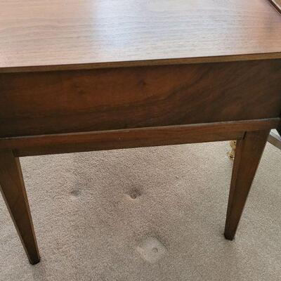 Lot 181: Vintage Mid Century Modern LANE Side Table (Matches Lot 132) 29