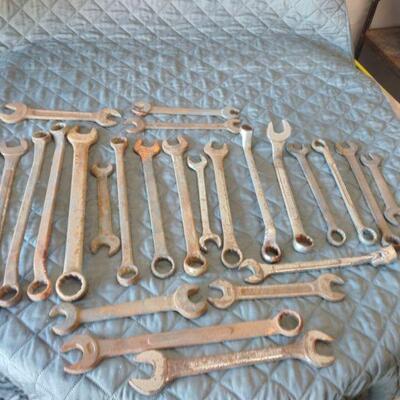 Lot 033  Assorted Wrenches