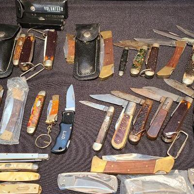 Lot 124: Pocket Knives and Cases