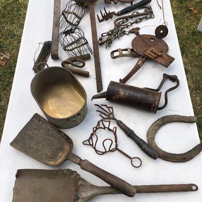 Lot 70 G: Assorted Vintage and Metal Primitives