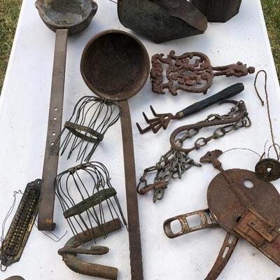 Lot 70 G: Assorted Vintage and Metal Primitives