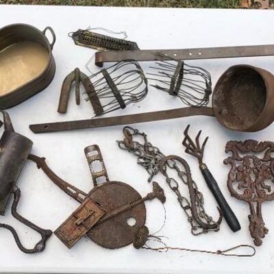 Lot 70 G: Assorted Vintage and Metal Primitives