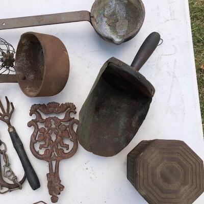 Lot 70 G: Assorted Vintage and Metal Primitives