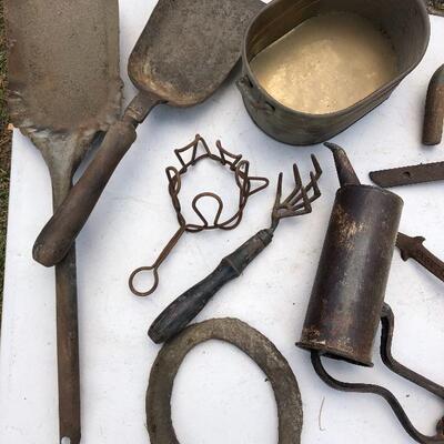 Lot 70 G: Assorted Vintage and Metal Primitives