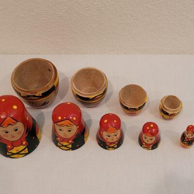 Lot 192: Vintage Matushka Nested Dolls