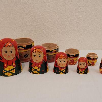 Lot 192: Vintage Matushka Nested Dolls