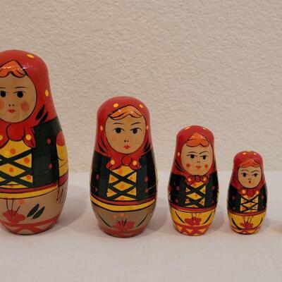 Lot 192: Vintage Matushka Nested Dolls