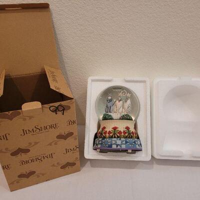 Lot 195: NEW Jim Shores "Kittens on the Fence" Snow Globe