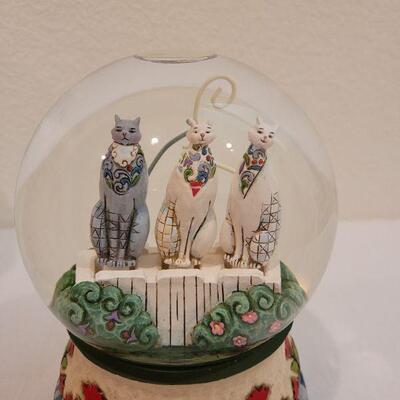 Lot 195: NEW Jim Shores "Kittens on the Fence" Snow Globe