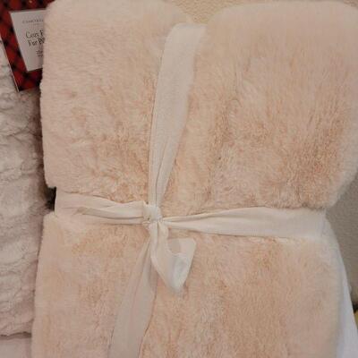 Lot 200: New Charter Club Decorative Pillow & Throw Blanket (Off-white)