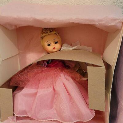 Lot 203: Vintage MADAME ALEXANDER  "Cinderella" & "Snow Queen"