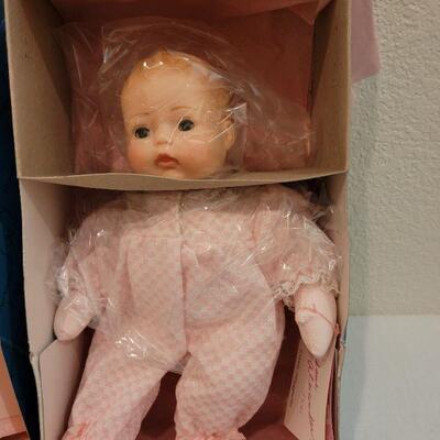 Lot 204: Vintage MADAME ALEXANDER "Josephine " & "Huggums"
