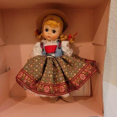 Lot 205: Vintage MADAME ALEXANDER "Austria", "Spain" & "Great Britain"