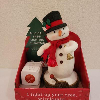 Lot 213: New HALLMARK Musical Tree-Lighting Snowman