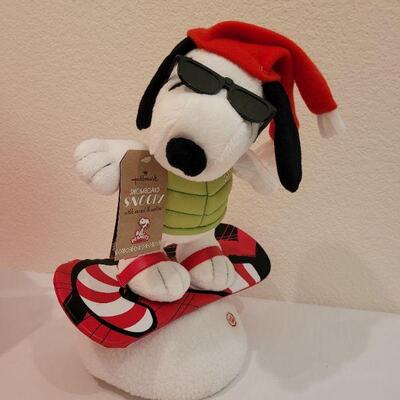 Lot 215: New HALLMARK Animated Snowboarding Snoopy Works!