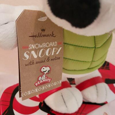 Lot 215: New HALLMARK Animated Snowboarding Snoopy Works!