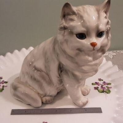 White Ceramic cat