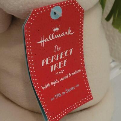 Lot 219: New HALLMARK Animated Snowmen "The Perfect Tree"