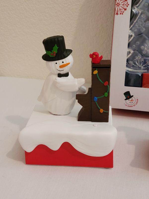 Lot 220 New HALLMARK Animated Snowman Scenes with Light Up Trees