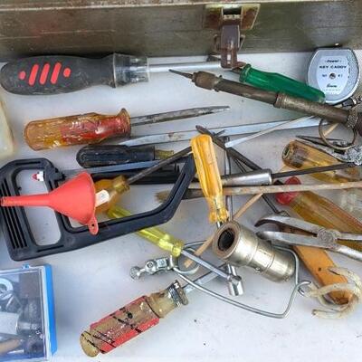 Lot 77 G: Handymanâ€™s Tool Box with tools