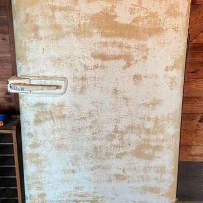 Lot 82: Vintage General Electric Food Freezer