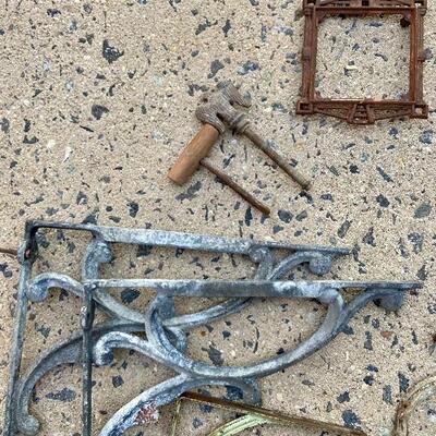 Lot 83: Cast iron planter, horse shoes and more 
