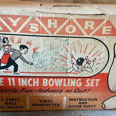 Lot 85: Vintage Bayshore Bowling, bad mitten rackets and more