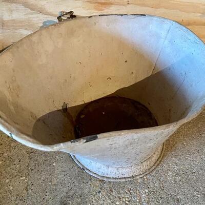 Lot 86: Dutch ovens and more 