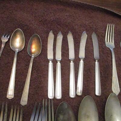 Lot 242 - Stainless & Silver Plated Silverware - Peerless Rogers 1847 Rogers INSCO RCCO Crusader