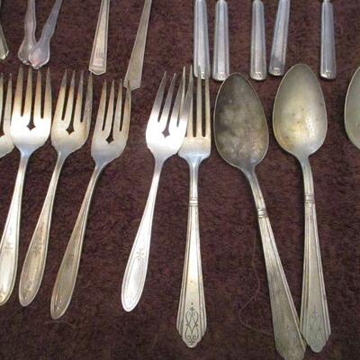 Lot 242 - Stainless & Silver Plated Silverware - Peerless Rogers 1847 Rogers INSCO RCCO Crusader