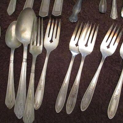 Lot 242 - Stainless & Silver Plated Silverware - Peerless Rogers 1847 Rogers INSCO RCCO Crusader