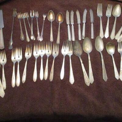 Lot 242 - Stainless & Silver Plated Silverware - Peerless Rogers 1847 Rogers INSCO RCCO Crusader