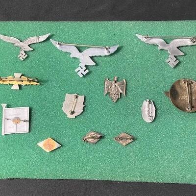 LOT#416B: Assorted Luftwaffe Pins & Badges