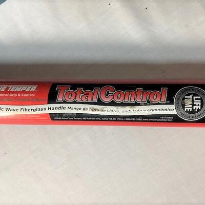 LOT#484: Omega #4 Vise & Total Control Axe