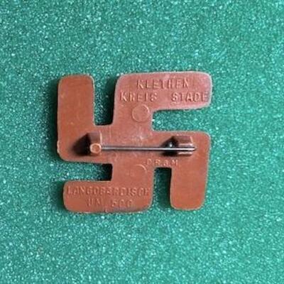 LOT#504: Bakelite Winterhilfswark Pin