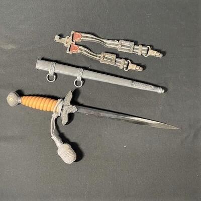 LOT#512: WWII German Officer's Dagger (#1)