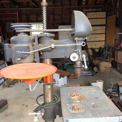 Lot 89 G: Vintage Delta drill press with two boxes of bits