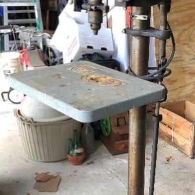 Lot 89 G: Vintage Delta drill press with two boxes of bits