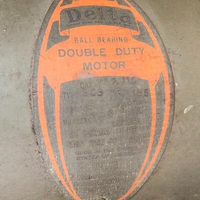 Lot 89 G: Vintage Delta drill press with two boxes of bits