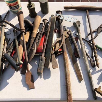 Lot 91 G: Vintage tool lot