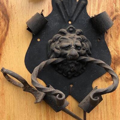 Lot 99 G: Primitive door and gate hardware