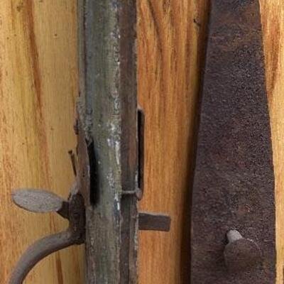 Lot 99 G: Primitive door and gate hardware
